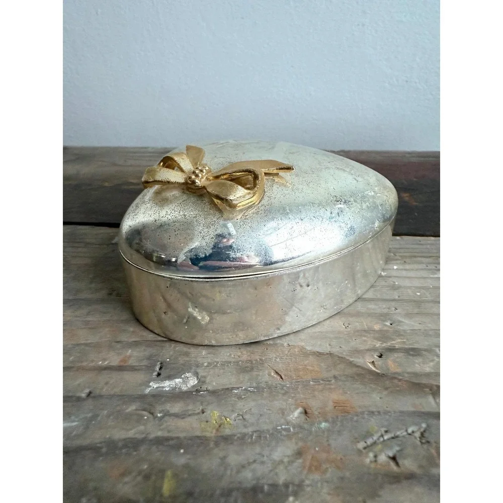 International Silver Co Heart Shaped Silverplate Trinket Box‎
